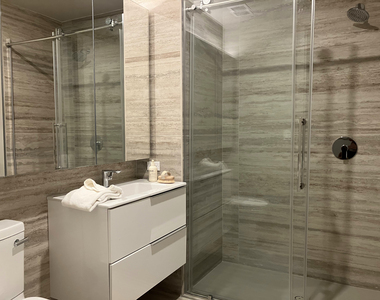 Luxury on Broad Street - Photo Thumbnail 6