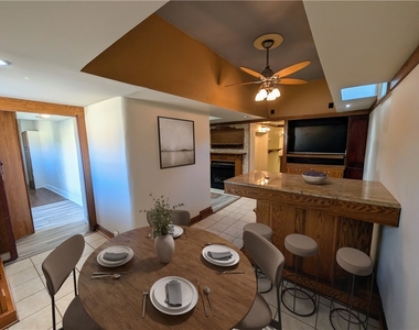 2422 Main St - Photo Thumbnail 3