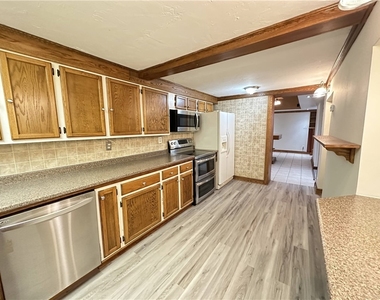 2422 Main St - Photo Thumbnail 5
