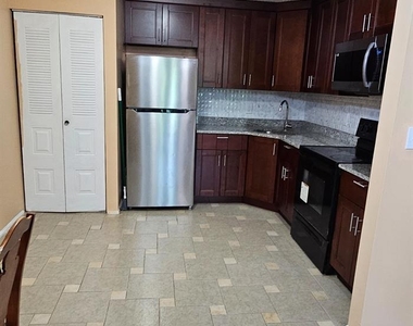 447 Lancaster Court - Photo Thumbnail 13
