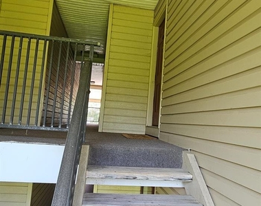447 Lancaster Court - Photo Thumbnail 3