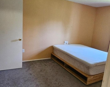 447 Lancaster Court - Photo Thumbnail 8