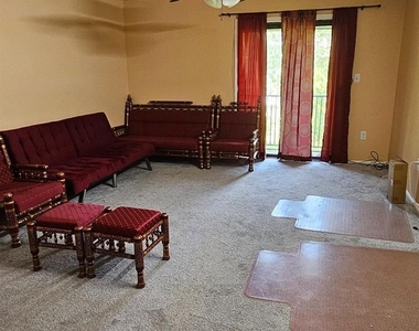 447 Lancaster Court - Photo Thumbnail 5