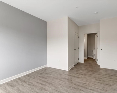 5712 Main Street - Photo Thumbnail 10