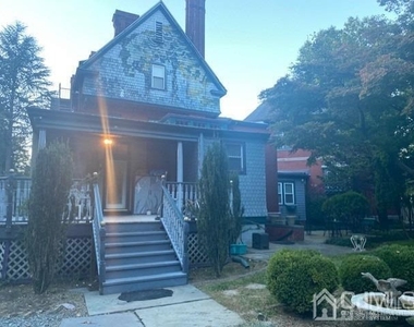 527-33 W 8th Street - Photo Thumbnail 2