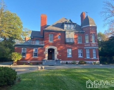 527-33 W 8th Street - Photo Thumbnail 1