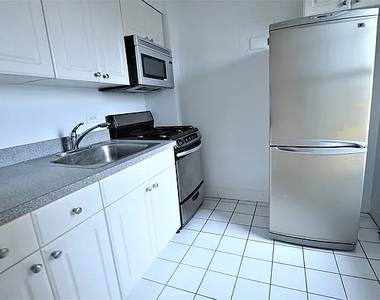 95 Christopher Street - Photo Thumbnail 7
