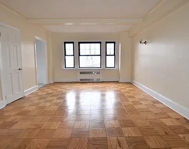 95 Christopher Street - Photo Thumbnail 1