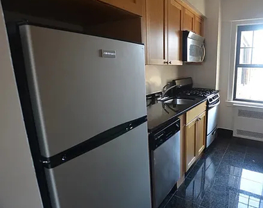 95 Christopher Street - Photo Thumbnail 0