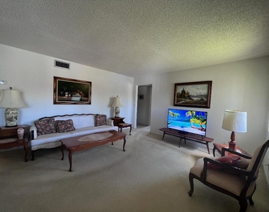342 Pine Ridge Circle - Photo Thumbnail 7