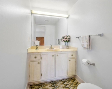 342 Pine Ridge Circle - Photo Thumbnail 5