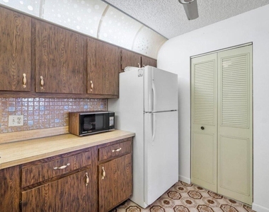 342 Pine Ridge Circle - Photo Thumbnail 12