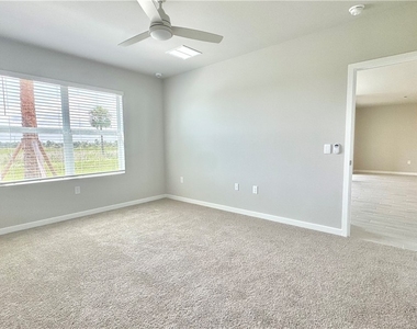 17710 Shade Tree Loop - Photo Thumbnail 10