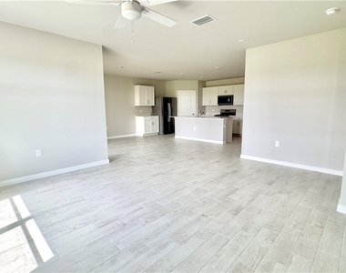 17710 Shade Tree Loop - Photo Thumbnail 7