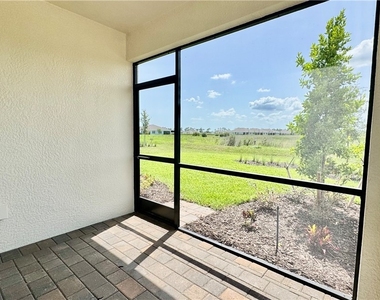 17710 Shade Tree Loop - Photo Thumbnail 8