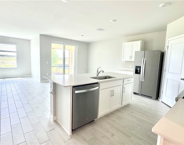 17710 Shade Tree Loop - Photo Thumbnail 6