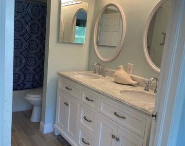 1044 Woodshire Lane - Photo Thumbnail 7