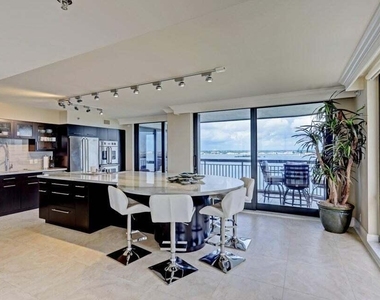5380 N Ocean Drive - Photo Thumbnail 6