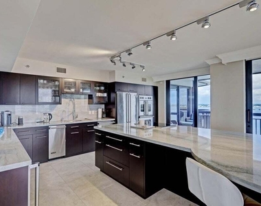 5380 N Ocean Drive - Photo Thumbnail 12