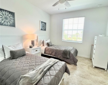 43020 Greenway Boulevard - Photo Thumbnail 14