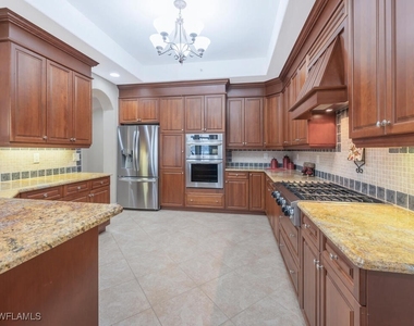 10761 Vivaldi Court - Photo Thumbnail 5