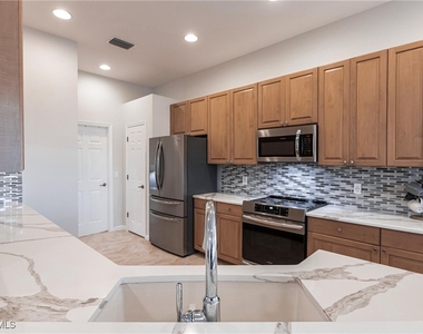 3920 Lakeview Isle Court - Photo Thumbnail 11