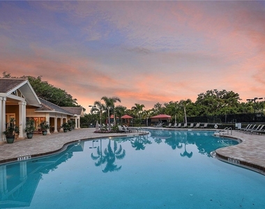 3920 Lakeview Isle Court - Photo Thumbnail 43