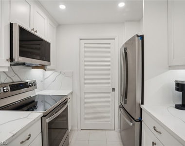 25900 Hickory Boulevard - Photo Thumbnail 16