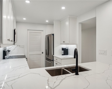 25900 Hickory Boulevard - Photo Thumbnail 17