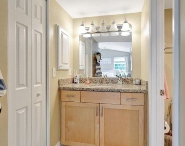 1050 Lake Shore Drive - Photo Thumbnail 21