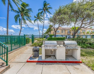 1050 Lake Shore Drive - Photo Thumbnail 50