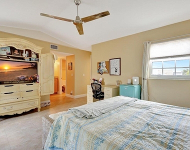 1050 Lake Shore Drive - Photo Thumbnail 19