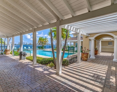 1050 Lake Shore Drive - Photo Thumbnail 62