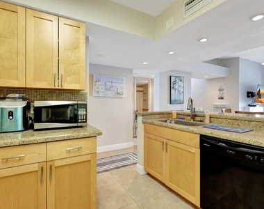 1050 Lake Shore Drive - Photo Thumbnail 5
