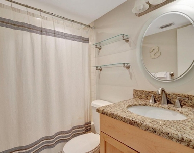 1050 Lake Shore Drive - Photo Thumbnail 14