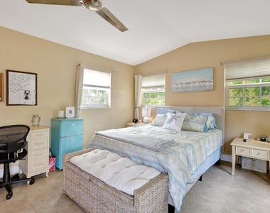 1050 Lake Shore Drive - Photo Thumbnail 18