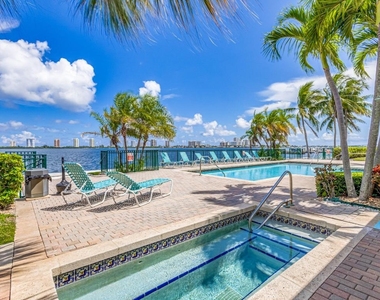 1050 Lake Shore Drive - Photo Thumbnail 58