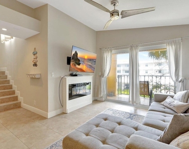 1050 Lake Shore Drive - Photo Thumbnail 25