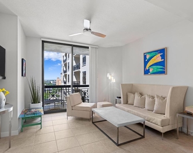 801 S Olive Avenue - Photo Thumbnail 3