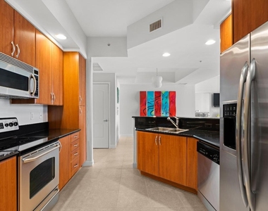 801 S Olive Avenue - Photo Thumbnail 6