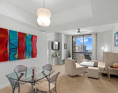 801 S Olive Avenue - Photo Thumbnail 2