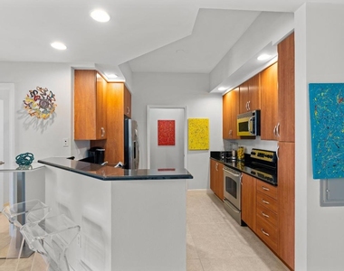 801 S Olive Avenue - Photo Thumbnail 7