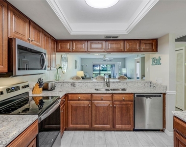 12500 Cold Stream Drive - Photo Thumbnail 8