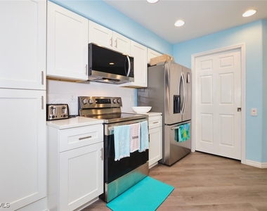9100 Southmont Cove - Photo Thumbnail 24