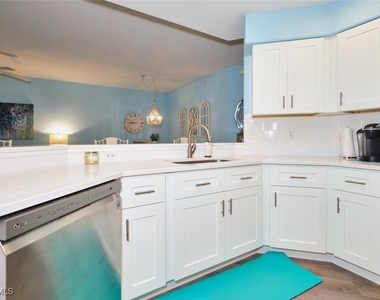 9100 Southmont Cove - Photo Thumbnail 25