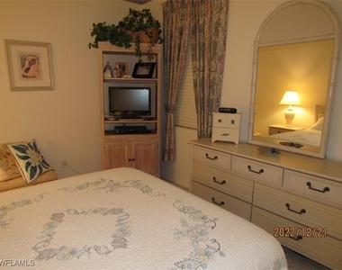 8076 Queen Palm Lane - Photo Thumbnail 10