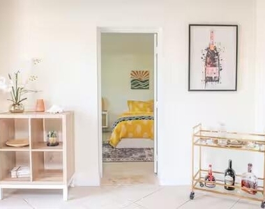 129 E Hart Street - Photo Thumbnail 7