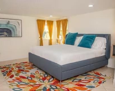 129 E Hart Street - Photo Thumbnail 8