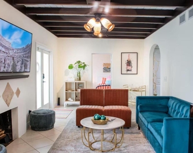 129 E Hart Street - Photo Thumbnail 2