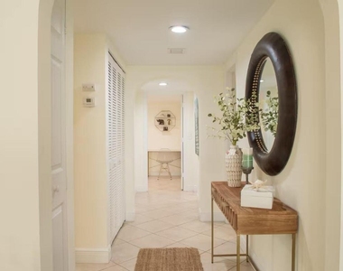 129 E Hart Street - Photo Thumbnail 14